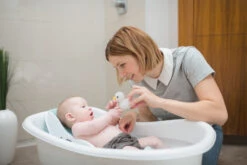 Angelcare Fit Blauw Badzitje AC-ST02-AQU -Baby Producten Winkel Angelcare Fit Blauw Badzitje AC ST02 AQU Sfeerbeeld