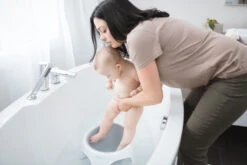 Angelcare Soft-Touch Roze Badring AC-BR01-PK -Baby Producten Winkel Angelcare Soft Touch Badring sfeer foto.jpg 1