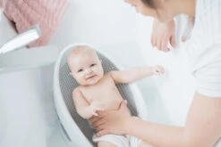 Angelcare Soft-Touch Grijs Badzitje AC-ST01-GR -Baby Producten Winkel Angelcare Soft Touch Badzitje sfeerfoto 1