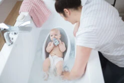 Angelcare Soft-Touch Grijs Badzitje AC-ST01-GR -Baby Producten Winkel Angelcare Soft Touch Badzitje sfeerfoto 2