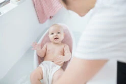 Angelcare Soft-Touch Roze Badzitje AC-ST01-PK -Baby Producten Winkel Angelcare Soft Touch Badzitje sfeerfoto