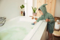 Jollein Pale Pink 1-2jr Badjas 060-808-00090 -Baby Producten Winkel Sfeerfoto Badjas Jollein