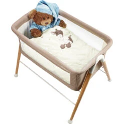 Babygo Goodnight Beige Wieg 4362 -Baby Producten Winkel babygo goodnight beige wieg aan bed 4362 3