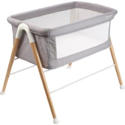 Babygo Goodnight Grey Wieg 4361 -Baby Producten Winkel babygo goodnight grey wieg aan bed 2