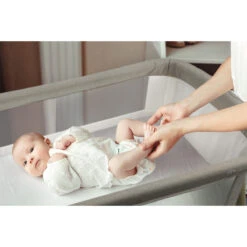 Babygo Goodnight Beige Wieg 4362 -Baby Producten Winkel babygo goodnight wieg aan bed sfeer 2 1