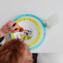 Bambolino Toys Fien En Teun 3-delig Kinderservies 19206 10 Bambolino Toys Fien En Teun 3-delig Kinderservies 19206 -Baby Producten Winkel bambolino toys fien en teun 3 delig kinderservies 19206 sfeer2