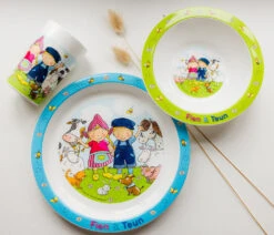 Bambolino Toys Fien En Teun 3-delig Kinderservies 19206 11 Bambolino Toys Fien En Teun 3-delig Kinderservies 19206 -Baby Producten Winkel bambolino toys fien en teun 3 delig kinderservies 19206 sfeer3