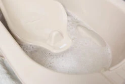 Bébé-jou Bebe-Jou Bath Support Taupe Badzitje 417205 9 Bébé-jou Bebe-Jou Bath Support Taupe Badzitje 417205 -Baby Producten Winkel bebe jou bath support taupe badzitje 417205 3 1920x1920