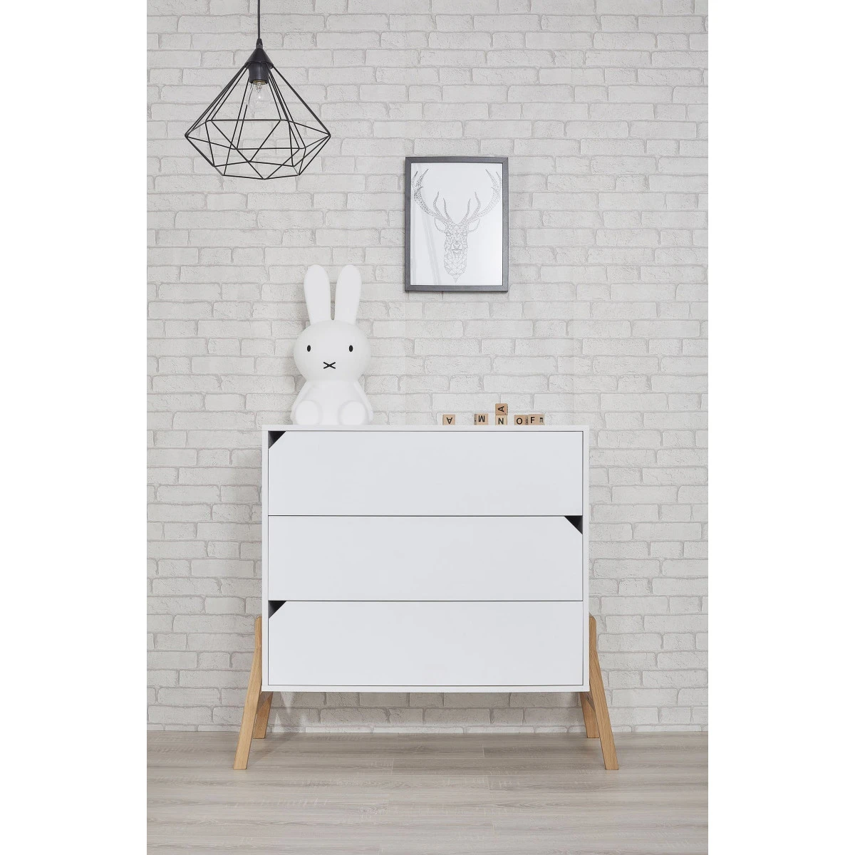 Bellamy Lotta Snow Babykamer: Ledikant/Juniorbed, Commode En 2-Deurskast 12 Bellamy Lotta Snow Babykamer: Ledikant/Juniorbed, Commode En 2-Deurskast - Afbeelding 10