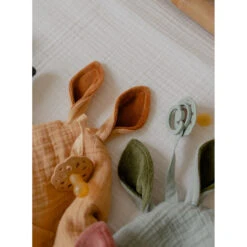 Bibs Kangaroo Sage Knuffeldoekje 9405250 12 Bibs Kangaroo Sage Knuffeldoekje 9405250 -Baby Producten Winkel bibs kangaroo desert sand knuffeldoekje 9405293 2 1