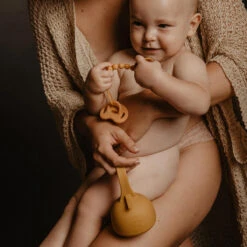 Suavinex Essence Mustard Silicone Speenhouder SXSEZ00081412 -Baby Producten Winkel colour essence soother case mango 4 3