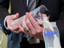 Lansinoh 50 Stuks Moedermelk Bewaarzakjes 40056 -Baby Producten Winkel lansinoh bewaarzakjes voor moedermelk4 1