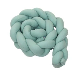 MamaLoes Amy Ajour Stonegreen 210 Cm Braided Bedbumper 84270 10 MamaLoes Amy Ajour Stonegreen 210 Cm Braided Bedbumper 84270 -Baby Producten Winkel mamaloes amy ajour stonegreen 210 cm braided bedbumper 84270 3