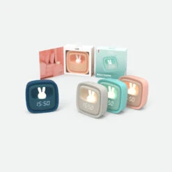 MOB Billy Donkerblauw Klok En Nachtlampje BILLY-DKBL-01 -Baby Producten Winkel mob billy klok en nachtlampje sfeer 2 1