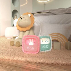 MOB Billy Terrazzo Grenadine Klok En Nachtlampje BILLY-GRENA-01 -Baby Producten Winkel mob billy terrazzo klok en nachtlampje sfeer 2