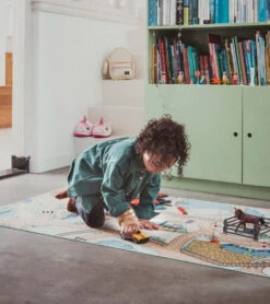 Rebel Roads Railroads Desert Mist 95x200 Cm Speelmat RPLYWGB32095200T01 -Baby Producten Winkel rebel roads railroads desert mist 95x200 cm speelmat rplywgb32095200t01 3